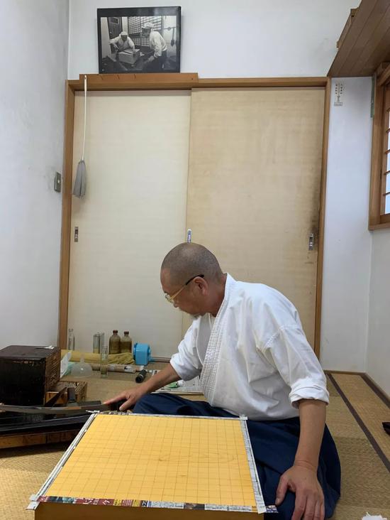 屏休凝思