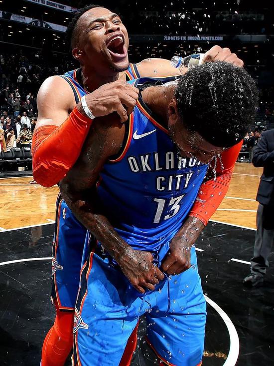 威少投篮惨不忍睹,但他把MVP给乔治