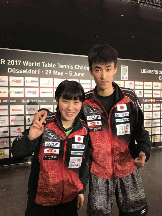 平野美宇和张成教练。