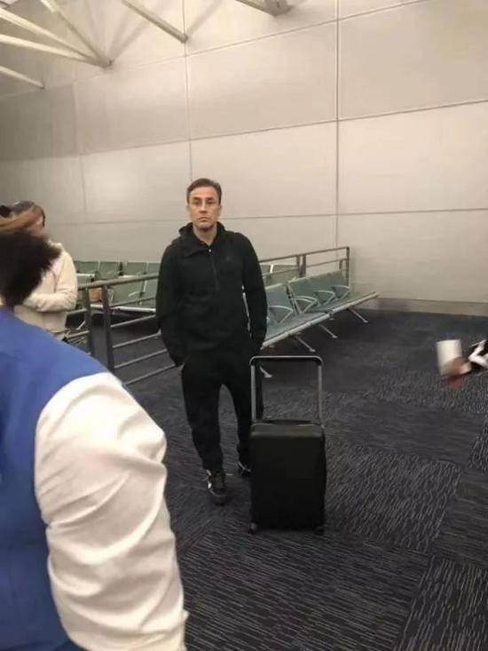 【博狗体育】卡纳瓦罗并未去"学习"而去度假 和银狐在迪拜重逢?
