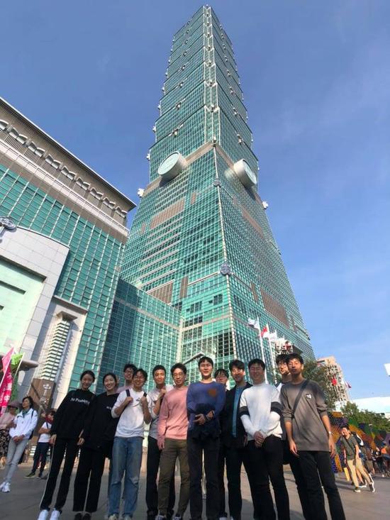 韩国国家队总教练睦镇硕九段,成为韩国棋士来台交流。