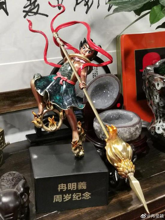【博狗体育】邹市明冉莹颖为三儿子办生日宴 “哪吒”造型抢眼