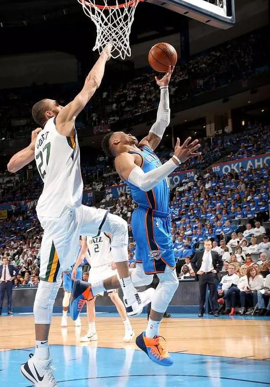 季後賽最狼狽的MVP?他消失了四場半時間之後終於醒了!-黑特籃球-NBA新聞影音圖片分享社區
