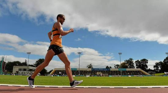 速度快的人跑步方式更经济 怎样才能省力呢？