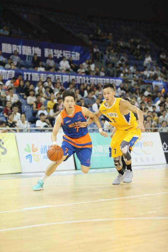 郑祺龙:清华学霸很多但圈子篮球里我是学霸视频男胸埋图片