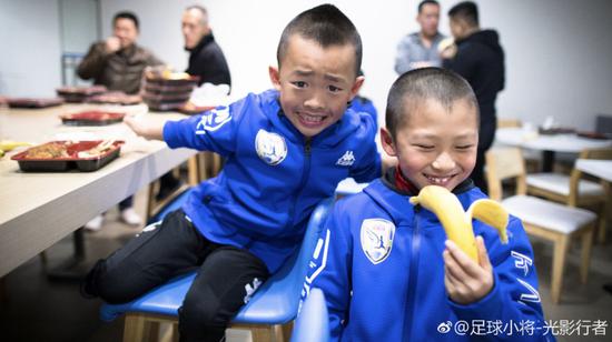 中国足球闪耀欧洲！这群9岁孩子让德国人叹服！