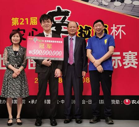 图说:今年8月,中国队获得第21届农心杯冠军 官方图