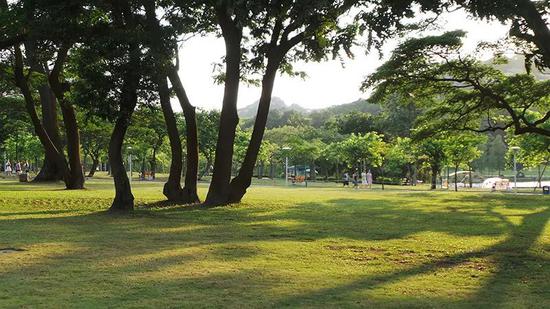 友情提醒:很多路段要和汽车并行,注意安全,保持安全距离。