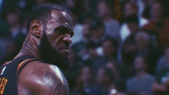 “勒布朗，你知道你的眼里有血块吗?”