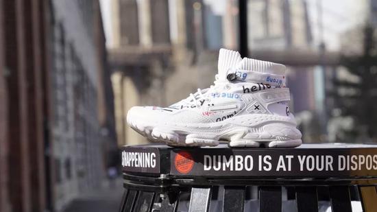 鞋吧Sneakersbar:這雙鞋竟然可以穿越未來?