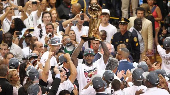 前NBA總裁Stern的情商有多高？選秀大會被噓，一個動作讓人佩服！-黑特籃球-NBA新聞影音圖片分享社區