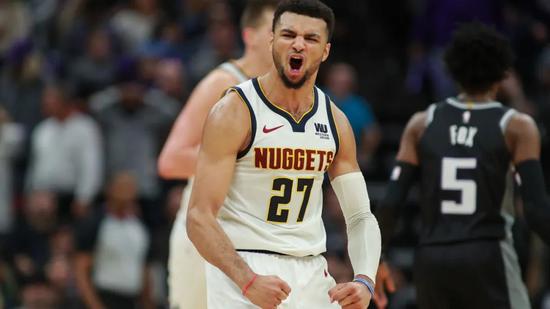 【博狗扑克】穆雷和女友又玩自拍!风波过后首次现身! 【博狗扑克】穆雷和女友又玩自拍!风波过后首次现身!