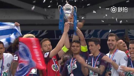 逗妹吐槽:恭喜保罗喜提西决地板!