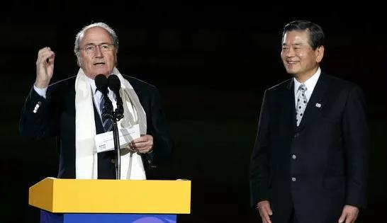 日本足球教父,川渊三郎(右)