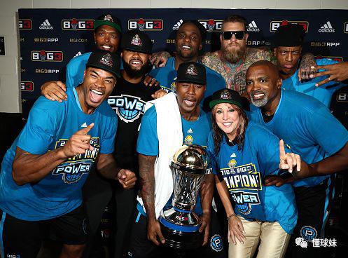 NBA揭幕战詹姆斯正后方意外入镜的美女引热议CBA中文网——中国男子篮球职业联赛赛程比分+球队数据+盘口分析身份曝光后网友惊呼