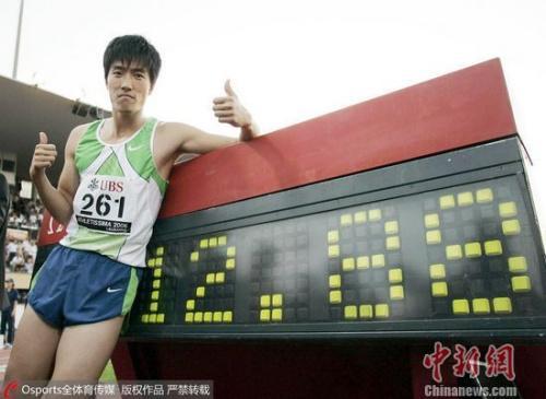 资料图:2006年7月12日,瑞士洛桑,刘翔12秒88打破世界纪录,达到职业生涯巅峰。图片来源:Osports全体育图片社