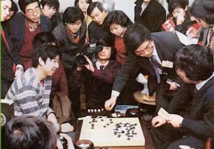 从1984年的第一届围棋比赛,一直到1996年12月最后一届围棋比赛.