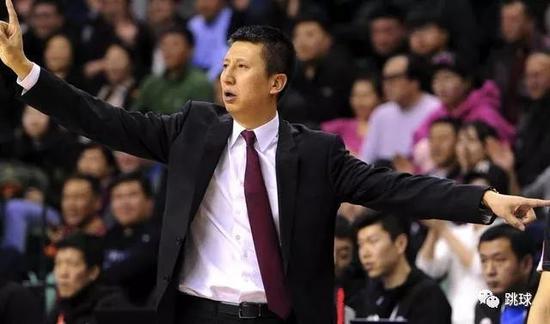 网评辽宁失利:教练不行就换教练 别活成阿森纳
