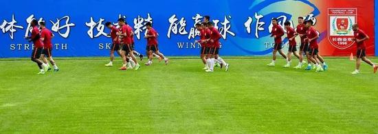 全球足球产业峰会入华 中国足球如何正确“反倾销”?