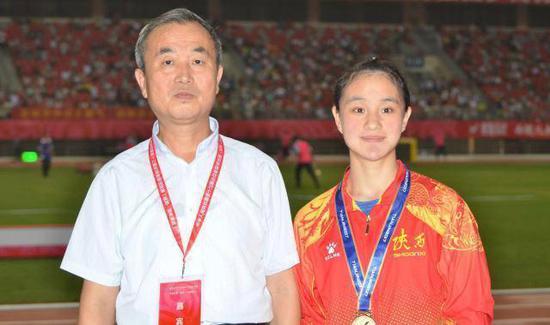 冯璐璐11秒47夺得百米冠军 她是中国00后第一人