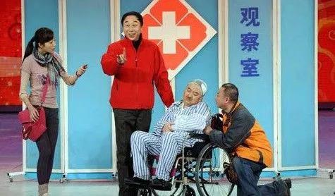 “老爷子我们就要赢了!对方已经罚下俩球员了!”