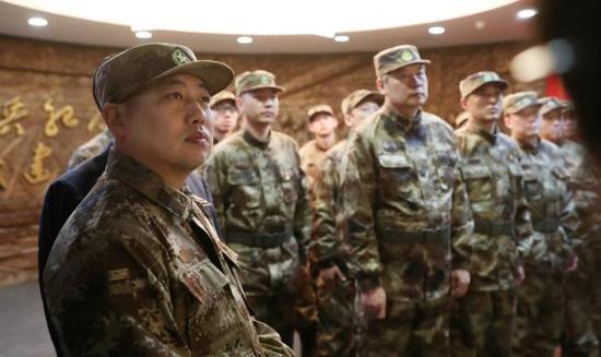 劉國樑春節前率隊軍訓。
