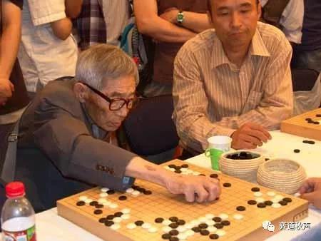 小光观看秀行摆棋