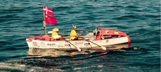 資料圖：2001年，孫海濱和黃思遠參加「沃特·艾文斯大西洋划船挑戰賽」。受訪者供圖