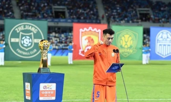 火爆中超 9红就是乱?为何“黑哨”能进世界杯?