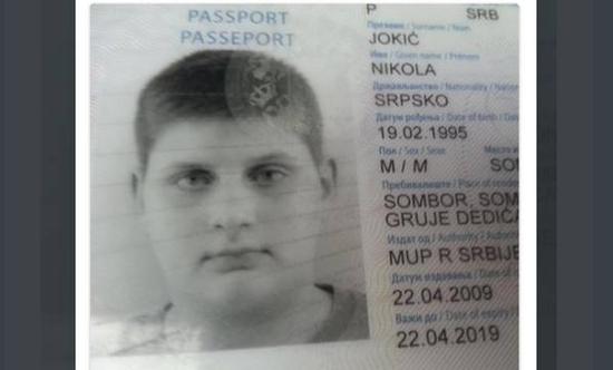 有网友晒出尼克拉-约基奇10年前的护照，14岁的约基奇胖嘟嘟，十分可爱。