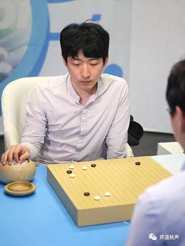 洪性志静对棋枰