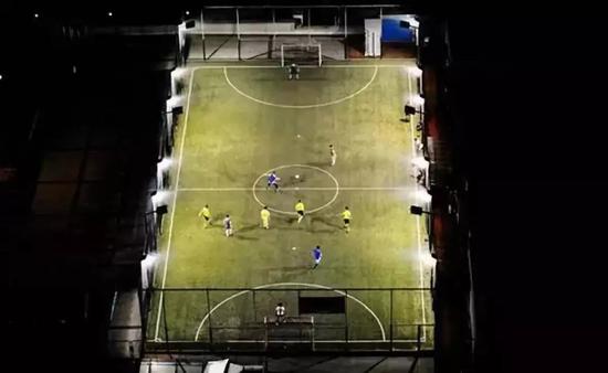 在中国,修建一块足球场有多难?