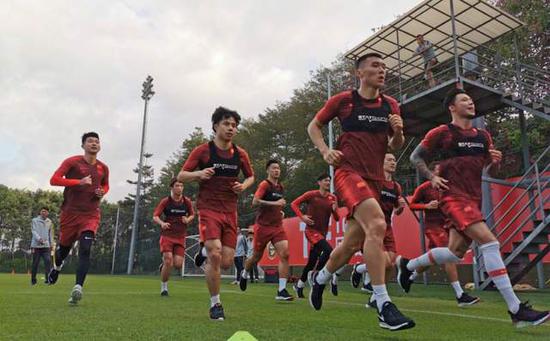小学足球头顶影响智力吗,小学足球头顶球教案