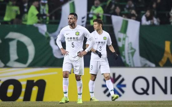 马德兴：施密特一手好牌打烂 沉迷于无意义传控