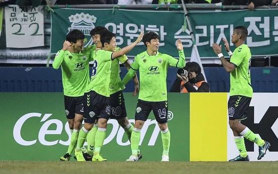 马德兴：施密特一手好牌打烂 沉迷于无意义传控