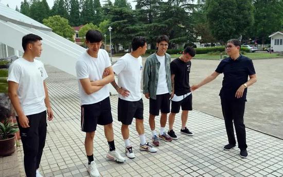 【博狗体育】根宝爱徒看望恩师武磊遗憾缺席 感叹时光都去哪了