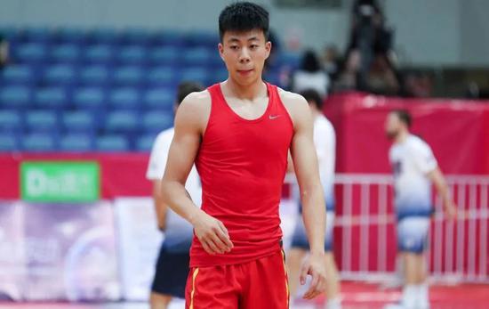 辽宁新援!他没打职业就进国家队 NCAA首秀24+7