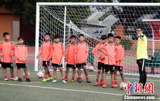 外教扎根中国足球之乡做青训 要教出最好的球