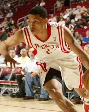 辗转3大洲4个联赛13支球队!如今成火箭新大腿