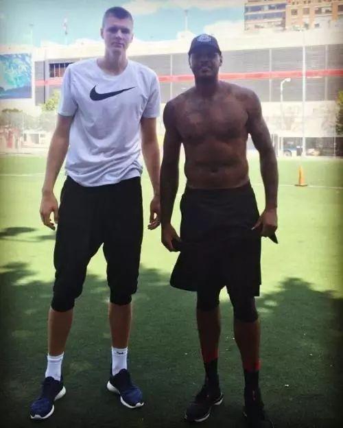 紙上談兵 | 儘管曾鬧僵但仍受球迷愛戴！他依舊是這的王-黑特籃球-NBA新聞影音圖片分享社區