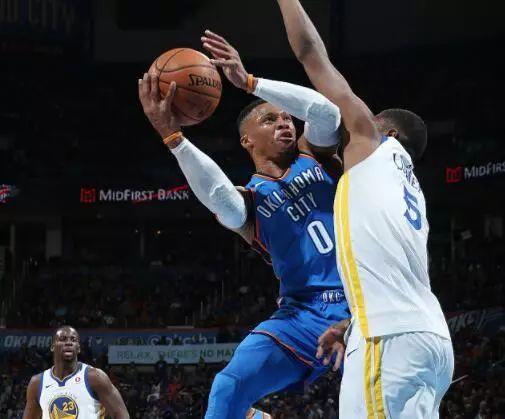 防守鐵閘受傷雷霆又要連敗？數據力證三巨頭已經接近合體完全！一人犧牲促使他們蛻變！-黑特籃球-NBA新聞影音圖片分享社區