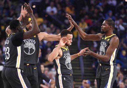 紙上談兵 | 一招變陣盤活衛冕冠軍!金州魔法再展神奇-黑特籃球-NBA新聞影音圖片分享社區