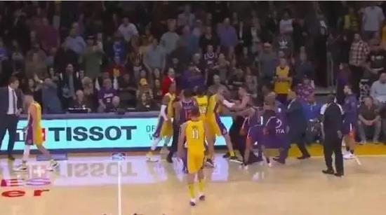 兩天三場大型衝突NBA變角斗場?場上拳擊場下約架,這賽季太火爆了!-黑特籃球-NBA新聞影音圖片分享社區