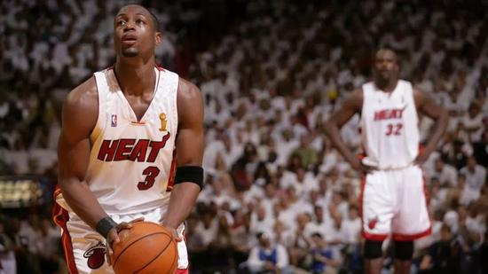 人物 | NBA最無畏的戰神!膝傷困擾阻擋不住他爭冠的心!今天他36歲了!-黑特籃球-NBA新聞影音圖片分享社區