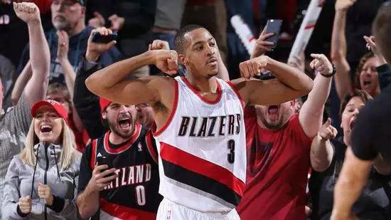 單節28分!29分鐘轟50分!高中時身高僅157的他,如今已成NBA最強分衛之一!-黑特籃球-NBA新聞影音圖片分享社區