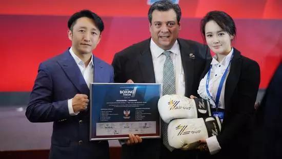 职业拳击手收入_郭晨冬语出惊人,批评职业拳击手奖励少：邱建良已经开上奔驰s了(2)
