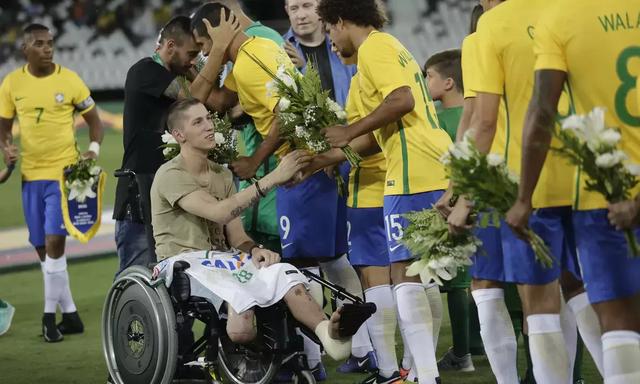 空难过去一年了 这是沙佩科恩斯的重生故事_英