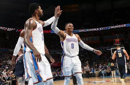 防守鐵閘受傷雷霆又要連敗？數據力證三巨頭已經接近合體完全！一人犧牲促使他們蛻變！-黑特籃球-NBA新聞影音圖片分享社區