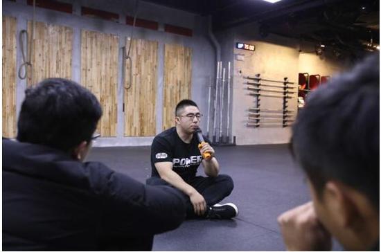 力量举冠军何渭斌广州训练基地落户crossfitrouse