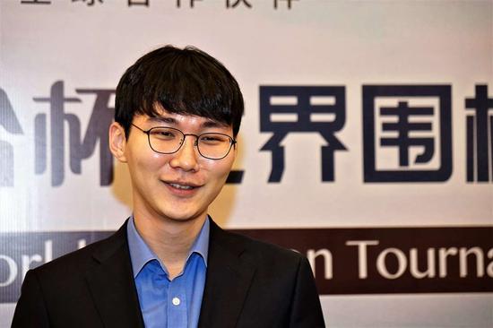 朴廷桓冠军表情.jpg